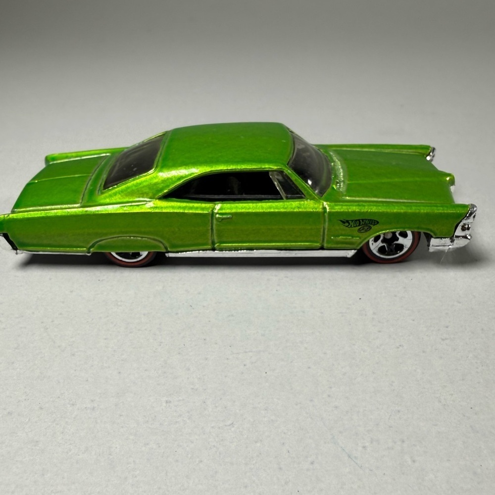 2005 Hot Wheels '65 Pontiac Bonneville Green w/Chrome Die-Cast 1:64